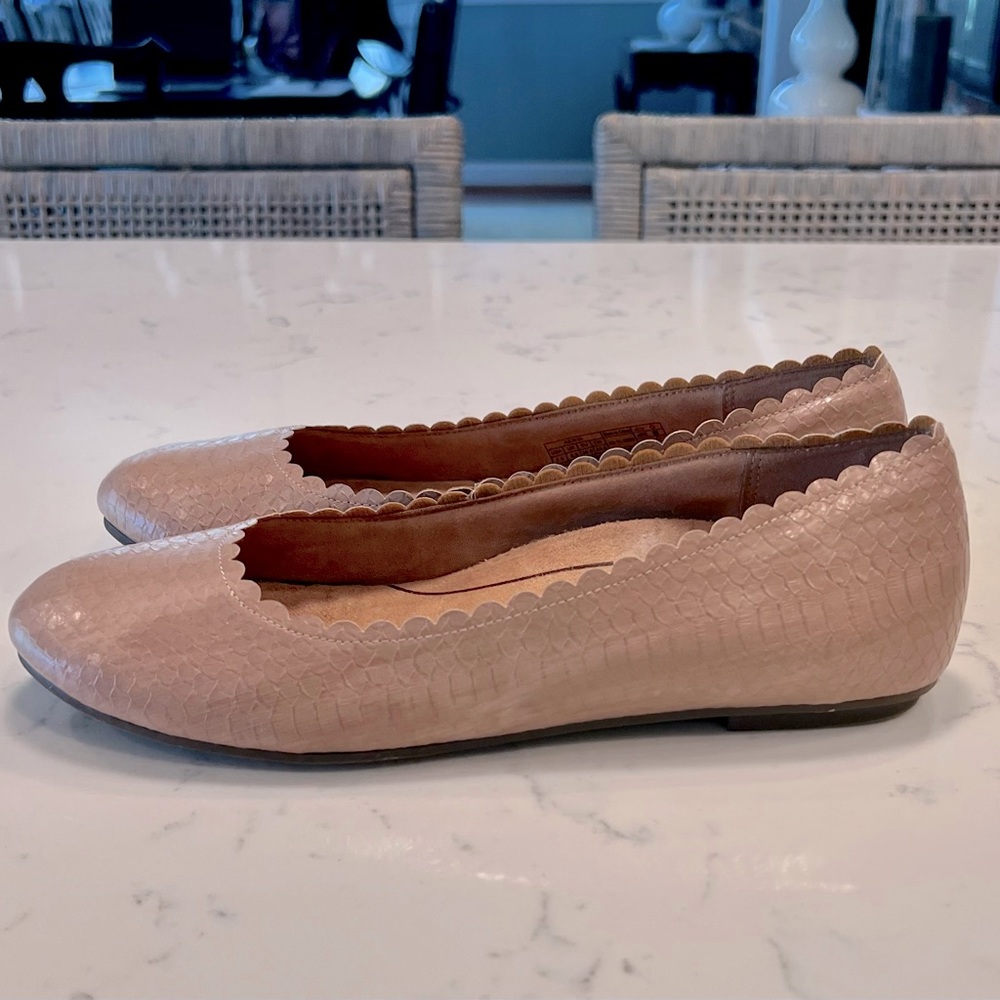 Vionic - Dark Taupe Snake-Embossed Julieta Flat